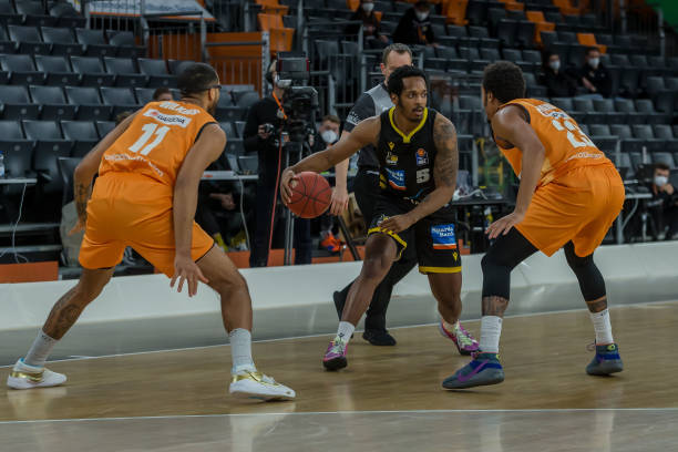 却已经在比 却已经在比