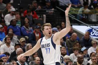 马刺主帅：文班很可能复出打雷霆，今早他进行了大强度练习（马刺主帅：文班大概率复出战雷霆，今晨已进行高强度训练）